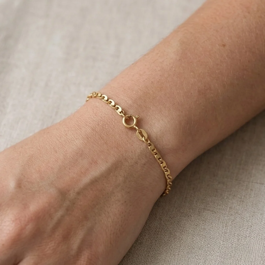 Corrente cadena em ouro 18k vista em outro ângulo