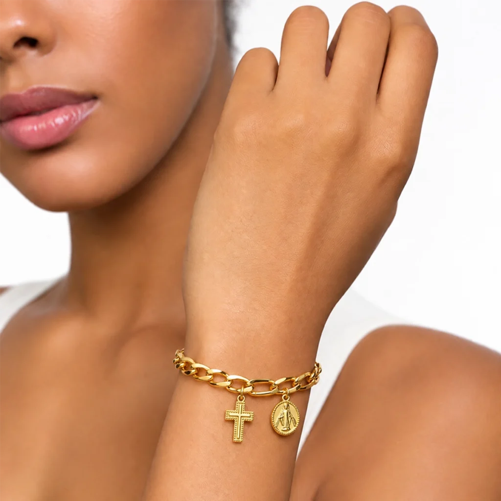 Pulseira nossa senhora das graças em ouro 18k vista em outro ângulo