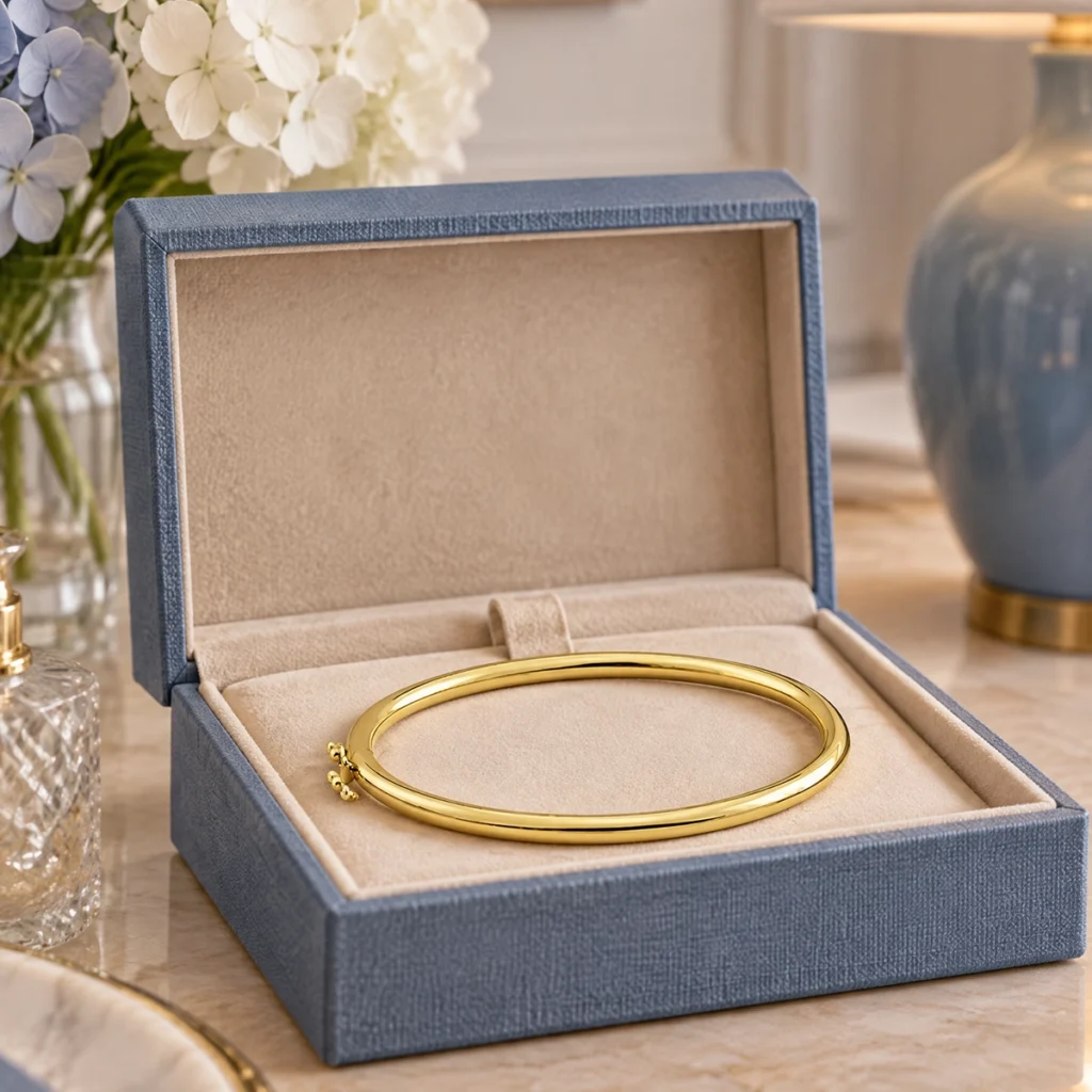 Bracelete liso em ouro 18k: Bracelete Liso, da KMS Joias