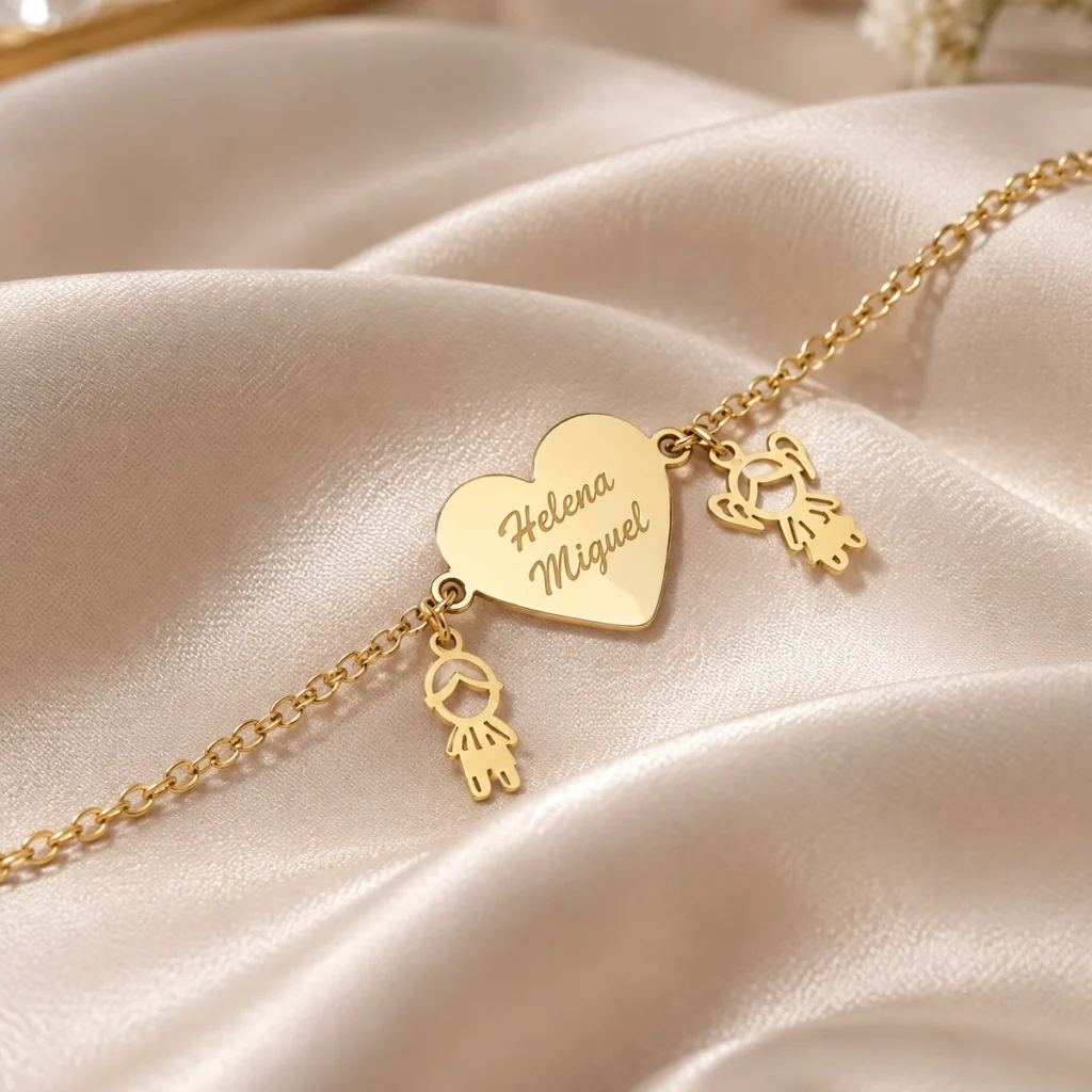 Pulseira coração dos nomes em ouro 18k vista em outro ângulo