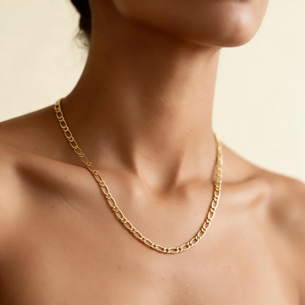 Cordão Masculino Ouro 18k, em uso por uma modelo