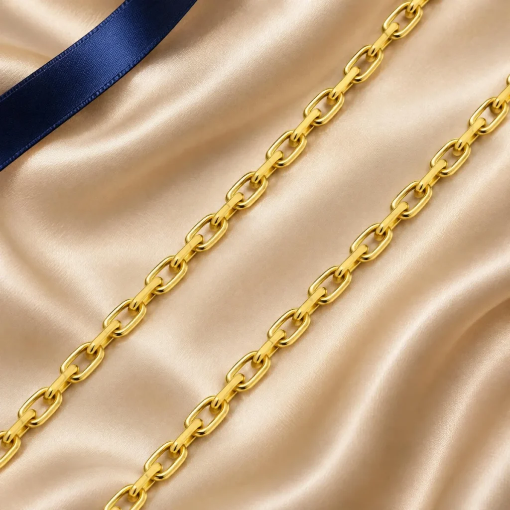 Corrente Cartier Ouro 18k Redonda, em composição de cena