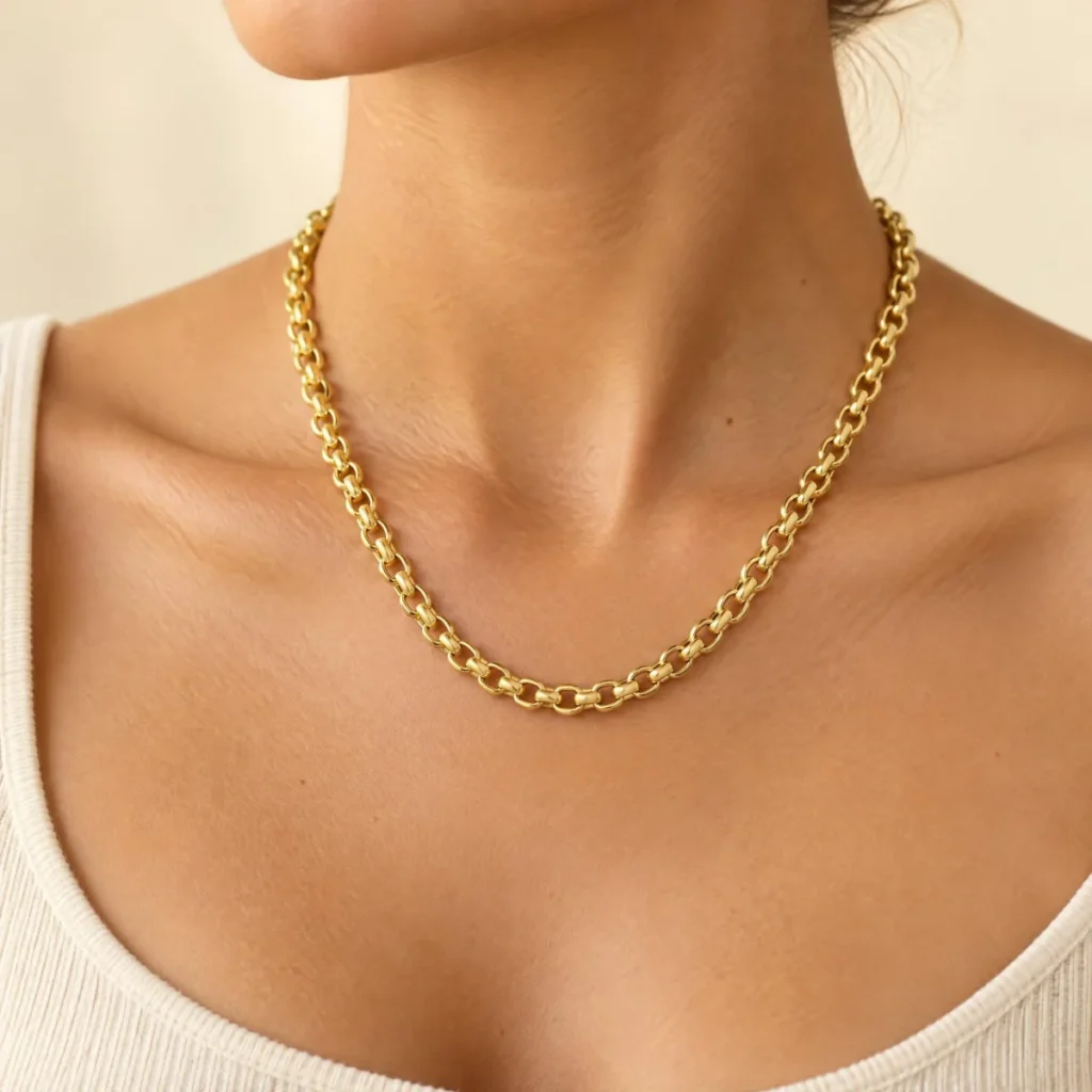 Corrente Elo Português Ouro 18k 4 mm, em uso por uma modelo