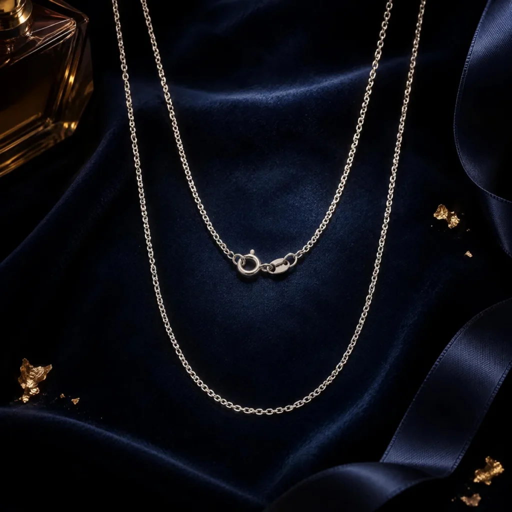 Corrente Ouro Branco 18k Elo Português, em composição de cena