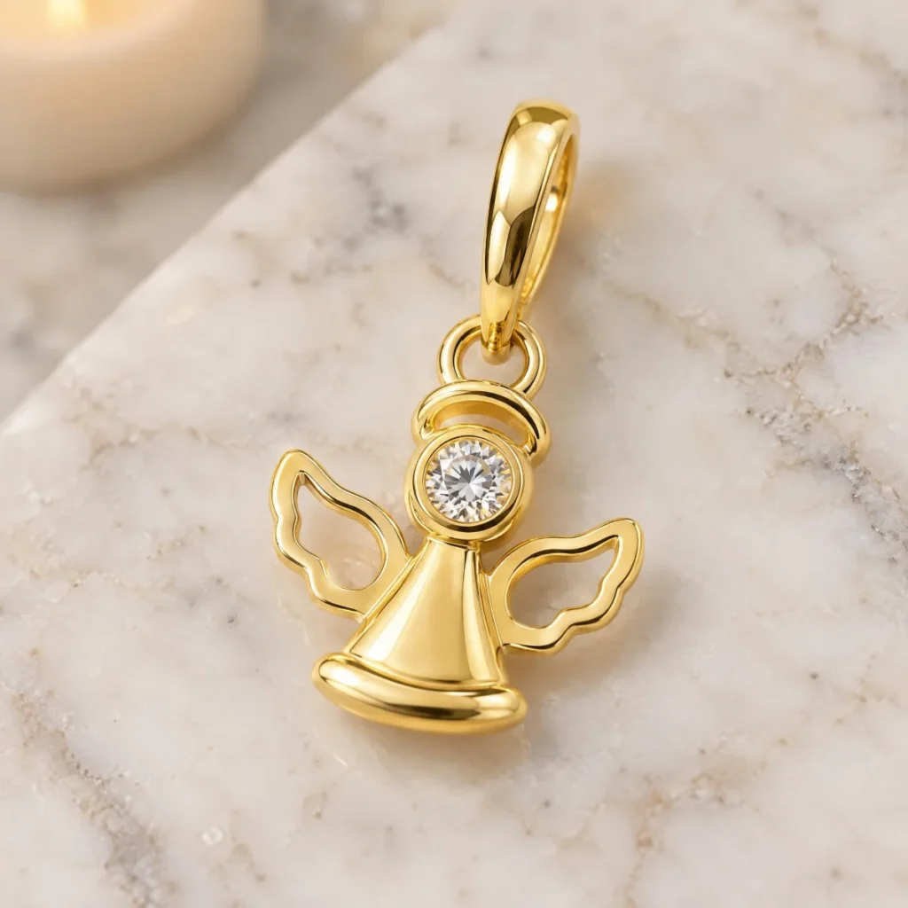Pingente Anjo Ouro 18k com Pedra no Rosto, em foto de estúdio