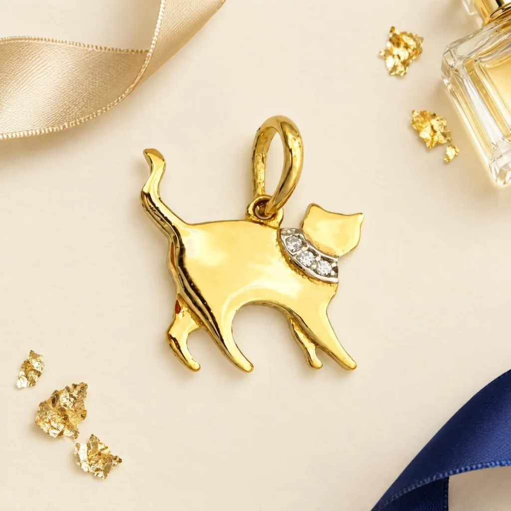 Pingente Gato em Ouro 18k, em foto de estúdio