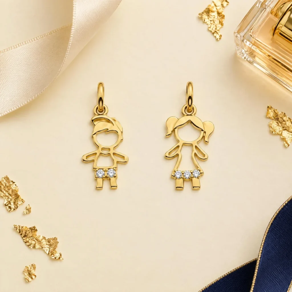 Pingente Menino e Menina em Ouro 18k, em foto de estúdio